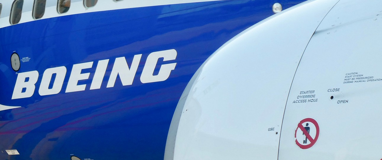 Flieger mit Boeing-Logo: Der Hersteller zahlt an Hinterbliebene.