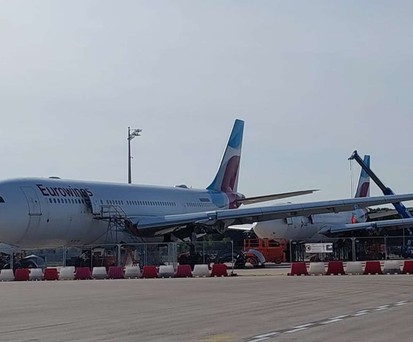 Zwei Abwrack-A330 am Flughafen München: Die Flugzeuge werden vor Ort zerlegt.