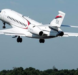 Erstflug der Falcon 5X: Der endgültige Antrieb ist noch nicht bereit.