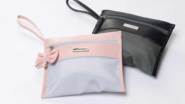 Jeder Passagier erhält an Bord seine eigene Kosmetiktasche, kreiert vom Amsterdamer Design-Duo Viktor &amp; Rolf.