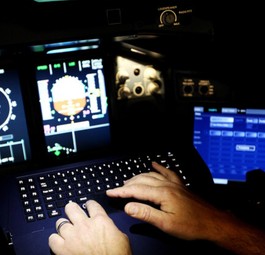 Pilot im Cockpit von British Airways: Fotos während der Arbeit nicht mehr erlaubt.