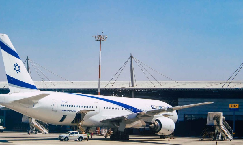 Eine Boeing 777 von El Al am Flughafen von Tel Aviv: Die Nachfrage nach Flügen nach Israel ist weltweit eingebrochen.