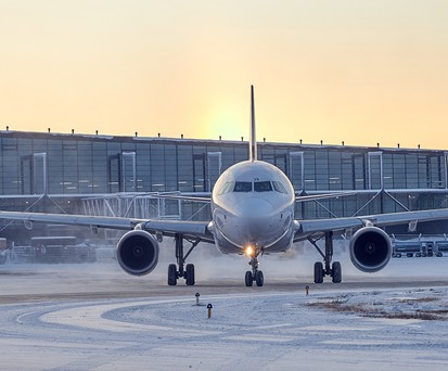 Flugzeug am Airport Rovaniemi: Der Verkehr zieht bald an.