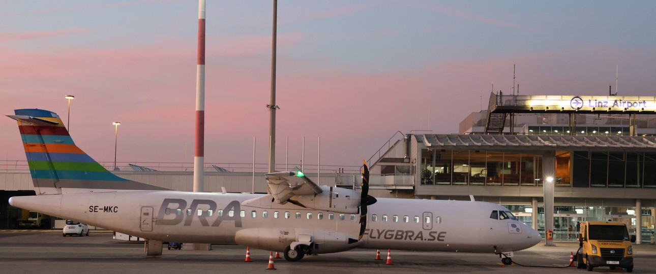 ATR-72 von Braathens am Flughafen Linz: Die Airline führt für Austrian Airlines die Flüge nach Grankfurt durch.