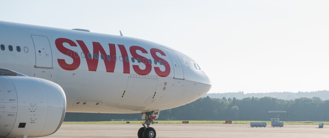 Flugzeug von Swiss: In einer Maschine gab es einen schlüpfrigen Vorfall.