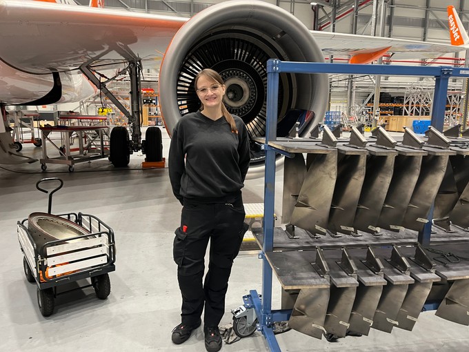 Jessica Hambsch ist die einzige Mechanikerin bei Easyjet in Berlin.