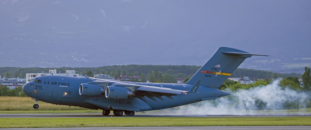 C-17A Globemaster III der US Air Force (USAF) am Flughafen Genf.