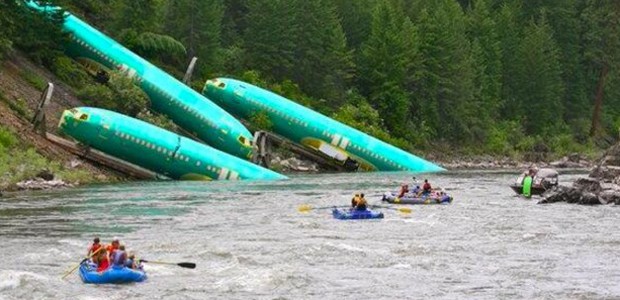 Kaputte Rümpfe im Fluss: Ein seltener Anblick.