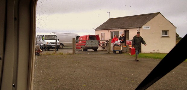 Flughafen von Papa Westray: Regelmäßige Flüge.