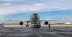 Jet vor dem Nayak-Hangar in Düsseldorf: Hier werden künftig Eurowings-Jets gewartet.