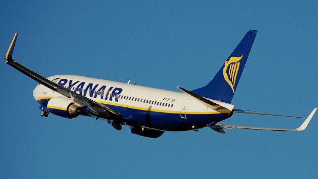 Der Ryanair-Neuling: Am Airport stellt er fest, dass bei Ryanair selbst die Boardkarte kostet und sein Handgepäck zu schwer ist. Und dann bekommt er einen Schreikrampf, als er den Preis für die Gepäckaufgabe hört.