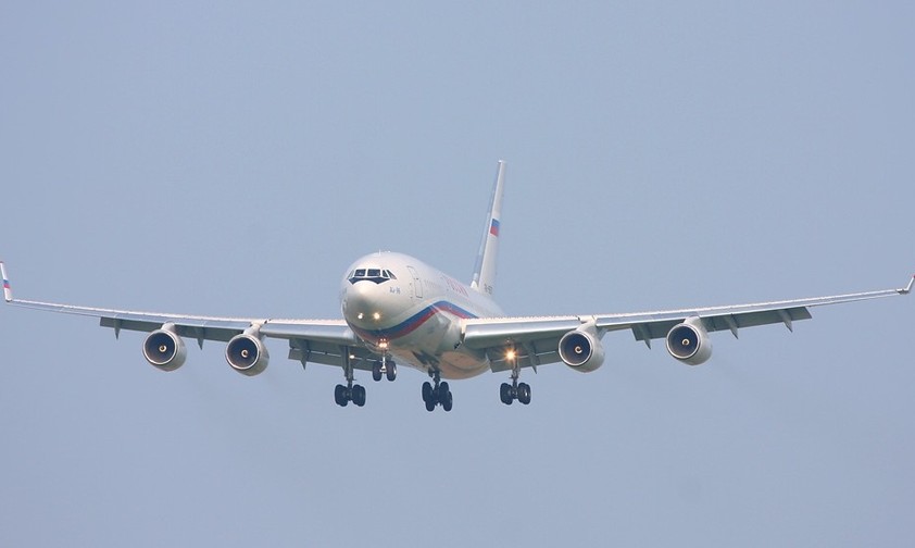 Die Ilyuhsin Il-96 mit dem Kennzeichen RA-96018: Unterwegs nach Köln.
