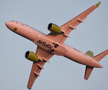 C-Series CS300 von Air Baltic im Flug: «Die Produkte von Embraer sind unseren unterlegen», sagt Programmchef Rob Dewar.