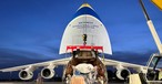 Antonov An-124: Der Frachter kann ganze Triebwerke transportieren.