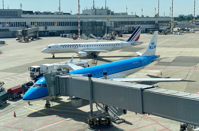 Jets von Air France Hop und KLM Cityhopper.