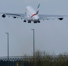 Nach dem Touch-and-Go-Manöver war der Superjumbo schnell wieder verschwunden.
