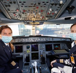 Platz 5 unter den großen, internationalen Fluggesellschaften: Lufthansa hat laut der Auswertung der International Society of Women Airline Pilots 2021 einen Frauenanteil von 6,9 Prozent im Cockpit.