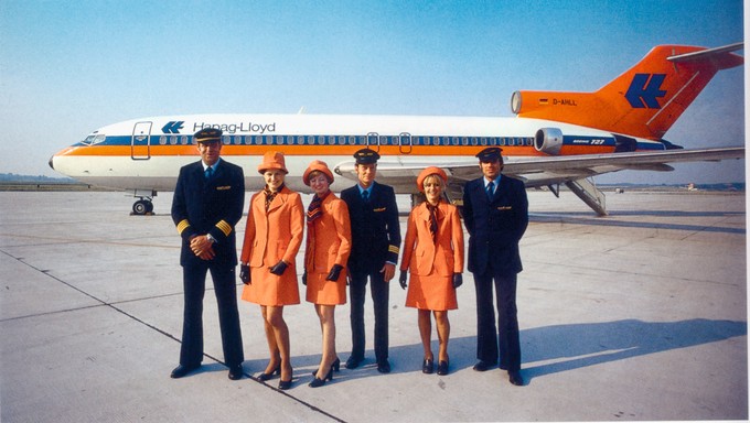 Tuifly-Vorgängerin Hapag-Lloyd Flug: Crew vor einer Boeing 727-100.