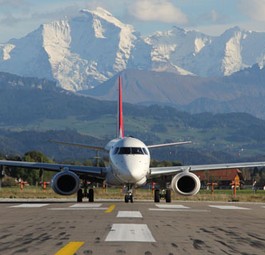 Flieger am Flughafen Bern: Es gab Einsprachen gegen den geplanten Ausbau.
