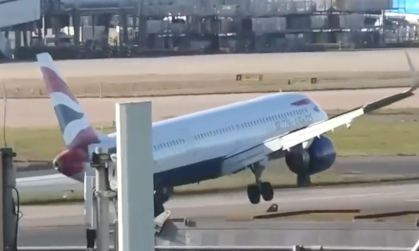 Airbus A321 Neo touchiert Landebahn und hebt wieder ab