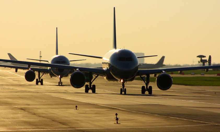 Flugzeuge beim Taxiing: Am Boden ist viel Konzentration gefragt.