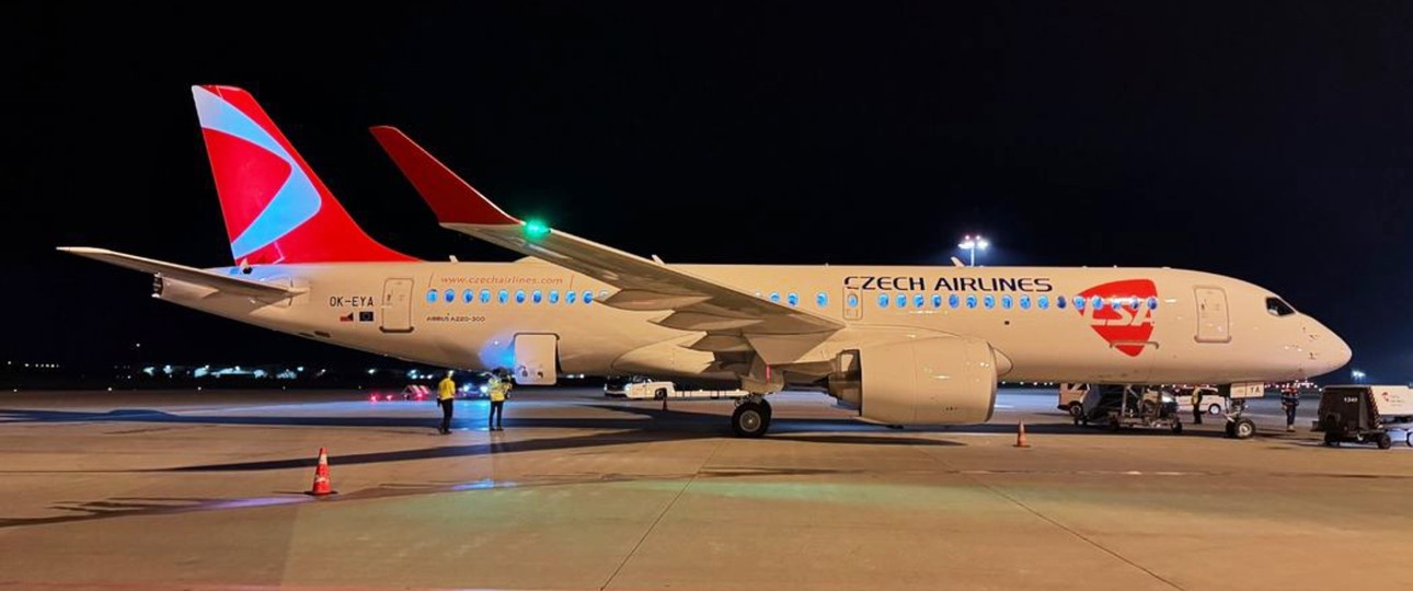 <p class="wp-block-heading">CSA Czech Airlines hat <a href="https://www.aerotelegraph.com/csa-wird-zur-geister-airline">nach 101 Jahren Ende Oktober ihren eigenen Iata-Code verloren</a>. Die Airline ist Teil der tschechischen  Smartwings. sie fliegt nun nur noch für die Mutter.</p>