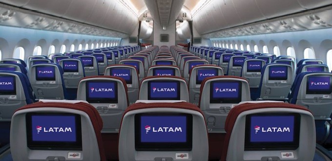 Boeing 787 Dreamliner von Latam: Hebt ab in Santiago de Chile, landet in Madrid und setzt die Reise dann fort nach Frankfurt. Auch für die Europa-Teilstrecke werden Tickets verkauft.