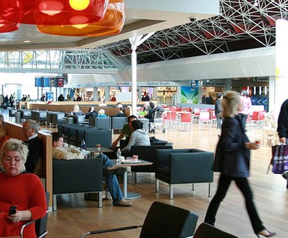 Fast-Food- und traditionelle Restaurants sollen den Passagieren Island schmackhaft machen.
