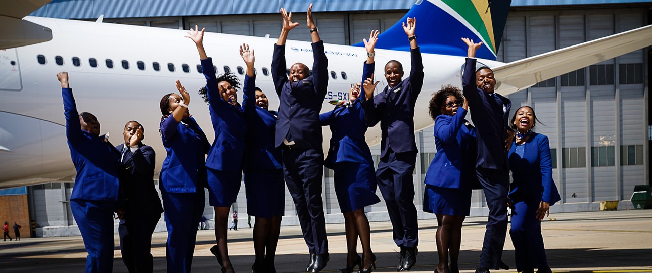 Crew von South African Airways vor einem Airbus A330: Die Flotte soll wachsen.