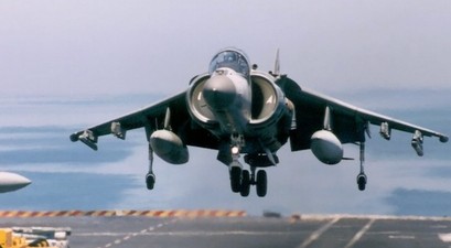 Herrscher der Meere: Die Hawker Siddeley Sea Harrier macht Flugzeugträgern das Leben leichter.