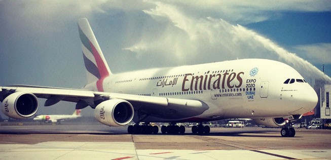 Airbus A380 von Emirates in Düsseldorf.