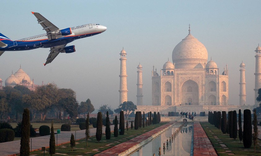 Airbus A320 von Aeroflot über dem Taj Mahal: Indien hat sich zum Umschlagplatz für westliche Ersatzteile entwickelt.