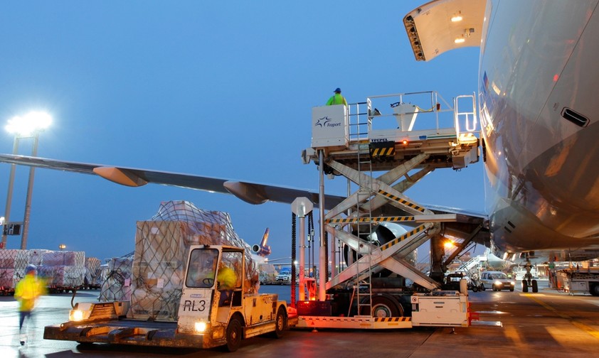 ...hat nur der Flughafen Frankfurt. Mehr als 70,5 Millionen waren es im Jahr 2019. Auch bei der Fracht ist Frankfurt mit mehr 2,1 Millionen Tonnen die Nummer eins.