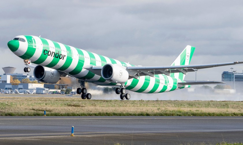 Abflug: Condors Airbus A330-900 mit dem Testkennzeichen F-WWCX ...