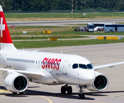 CS100 mit dem Kennzeichen HB-JBA: Dieser Flieger von Swiss ist inzwischen als Airbus A220 bekannt.