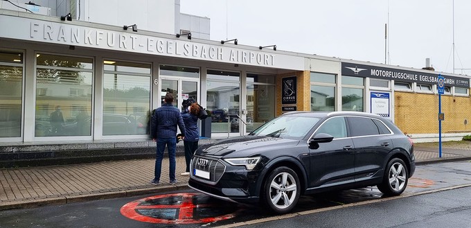 Chauffeur inklusive: Lygg befördert seine Passagiere von Tür zu Tür.