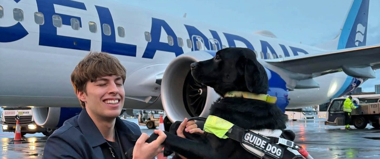 Már Gunnarsson und sein Hund Max: «Mein Blindenhund Max ist unglaublich gut und kennt sich an vielen Flughäfen bestens aus.»