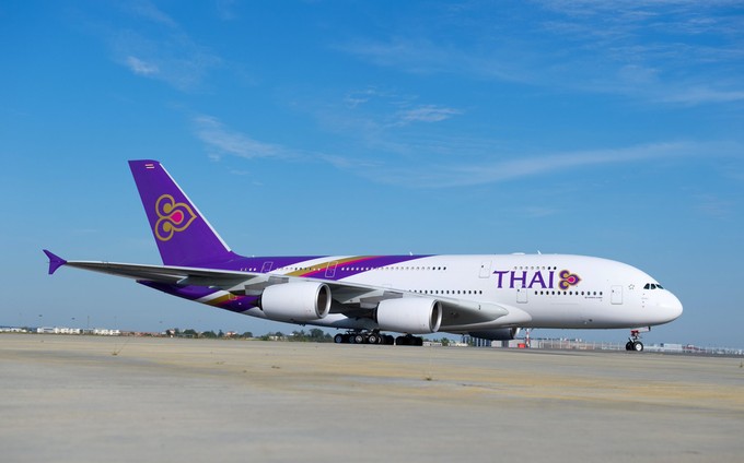 <strong>Thai Airways:</strong> Anfang 2021 beschloss die angeschlagene Thai Airways, dass der A380 auch nach der Pandemie <a href="https://www.aerotelegraph.com/thai-airways-beendet-kapitel-a380-a330-und-747">nicht in den Liniendienst zurückkehren</a> wird. Angesichts der steigenden Nachfrage prüft die Fluggesellschaft mittlerweile aber zumindest wieder, ob eine <a href="https://www.aerotelegraph.com/auch-thai-airways-denkt-ueber-a380-comeback-nach">Superjumbo-Rückkehr nicht doch eine Option</a> sein könnte. Thai Airways hat sechs A380, wovon zwei zum Verkauf ausgeschrieben sind.