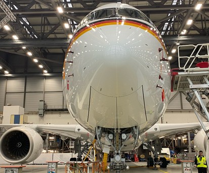 ... die Lufthansa-Tochter die Maschine mehr als anderthalb Jahre ausgerüstet hatte.