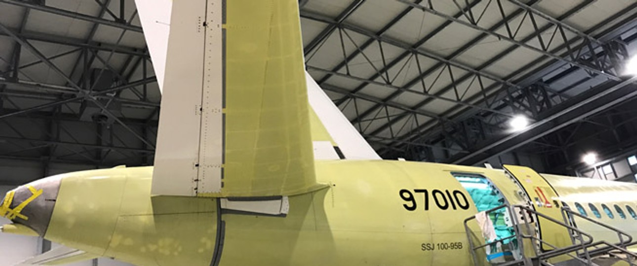 Endmontage eines Sukhoi Superjets für City Jet: Brussels Airlines bekommt drei Stück.