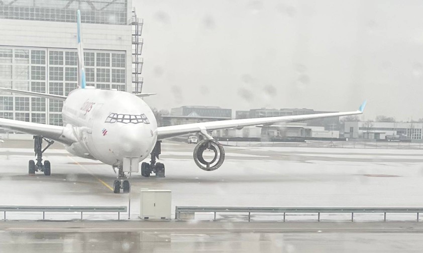 Einer von vier gestrandeten A330 in München: Die Maschinen gehören nicht mehr Lufthansa.