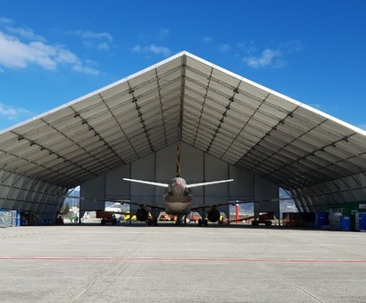Condors Airbus A320 im mobilen Hangar in Kavala: Kennzeichen D-AICP.