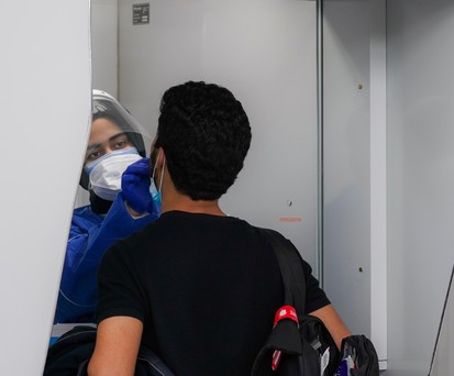 Der Flughafen Istanbul hat ein eignes Testzentrum eingerichtet, damit sich Passagiere vor dem Abflug testen lassen können.