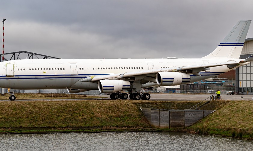 Der Airbus A340-200 mit dem Kennzeichen HZ-124 von Saudi Royal Flight am 18. Januar 2022 in Hamburg: Flog nach Dublin.