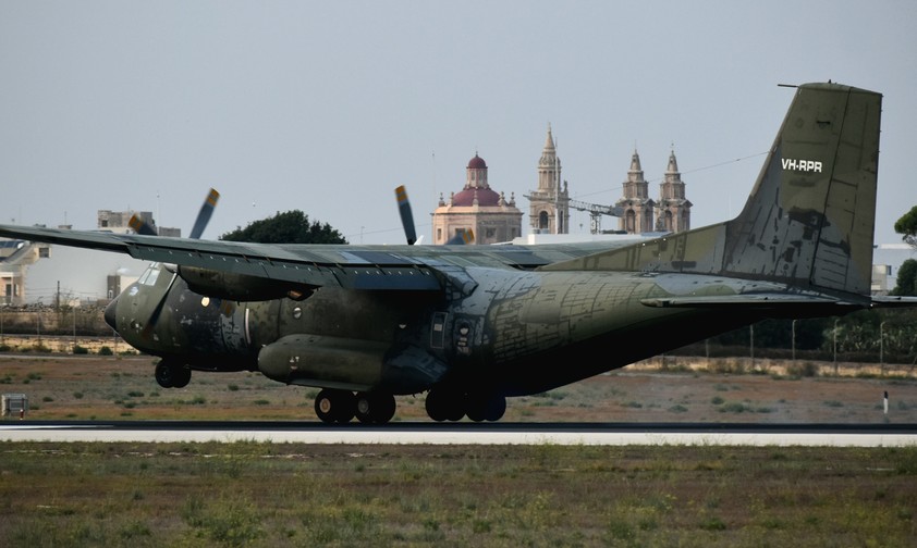 Die Transall C-160, die früher das deutsche militärische Kennzeichen 50+83 trug, in Malta.