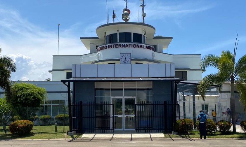 Der Flughafen Colombo Ratmalana vom Vorfeld aus gesehen.