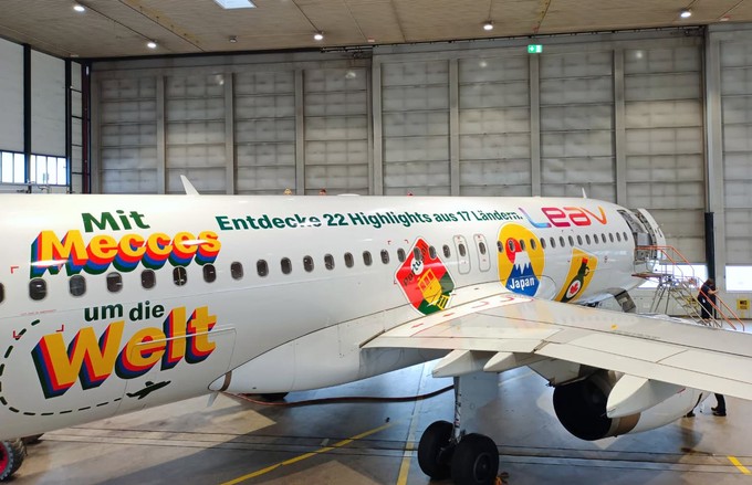 Airbus A320 von Leav: Dasd Flugzeug trägt bis Ende September die McDonald's-Livery.