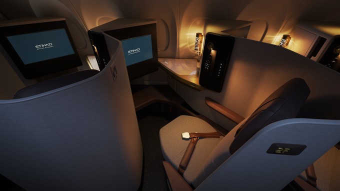Die Sitze lassen sich in ein flaches Bett verwandeln. Etihad versprichtneben USB-A und -C und Stromanschlüssen kabelloses Laden, Highspeed-Wifi und einen 17,3-Zoll-4K-Touchscreen mit Bluetooth-Audio.