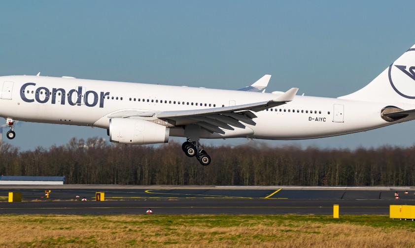 Die beiden A330, die bereits im Einsatz sind, aber noch eine weiße Lackierung tragen, werden bald angepasst.