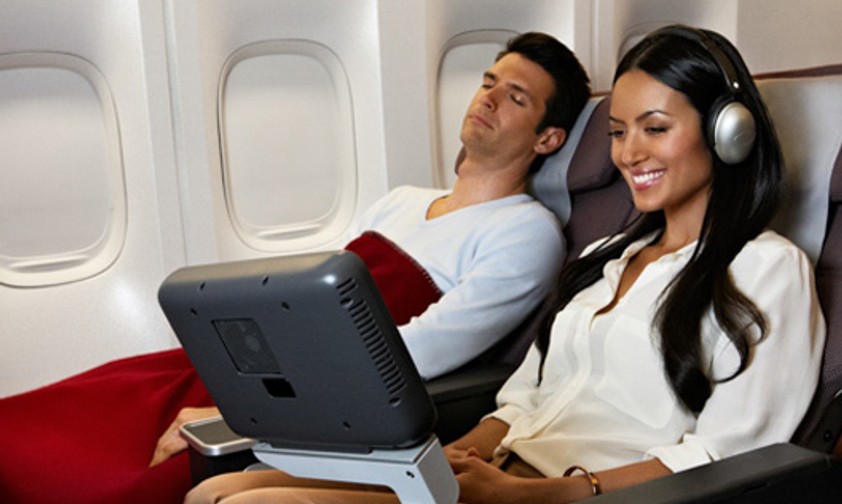 Passagiere in der Premium Economy von Qantas: In Dubai fehlt ein solches Produkt.